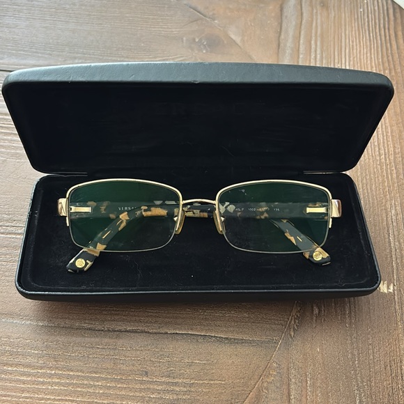 Versace Gold and Black Women's Glasses. Versace MOD. 1185B 1002 51□17 135. - Picture 10 of 10
